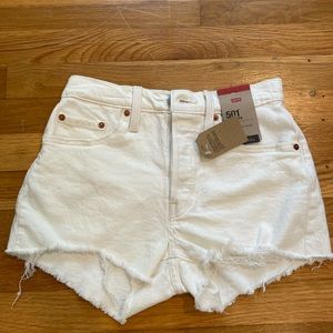 white levi’s denim shorts